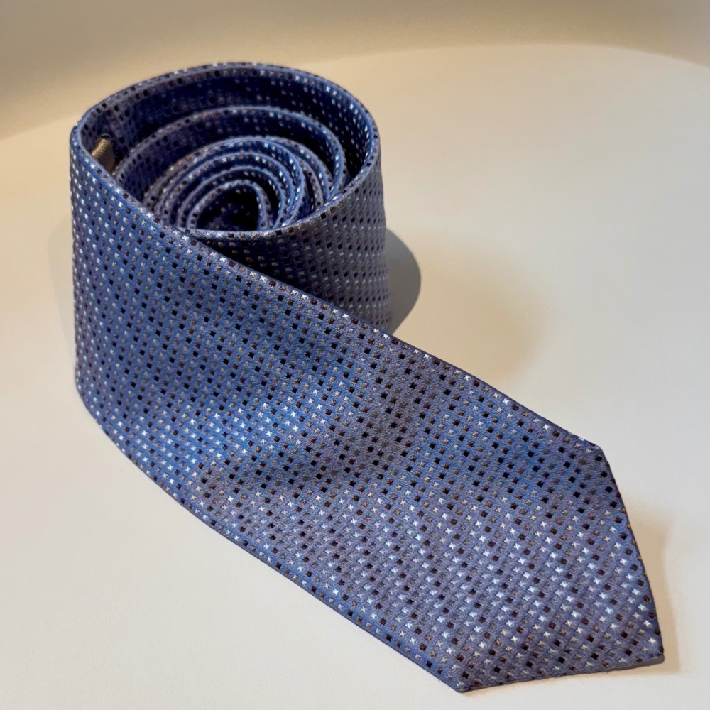 Burberry silk tie - Light blue/ grey dots 3” wide